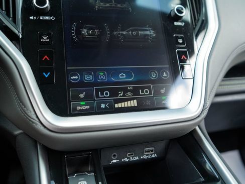 Used 2025 Subaru Outback Onyx Edition AWD/4WD image 28
