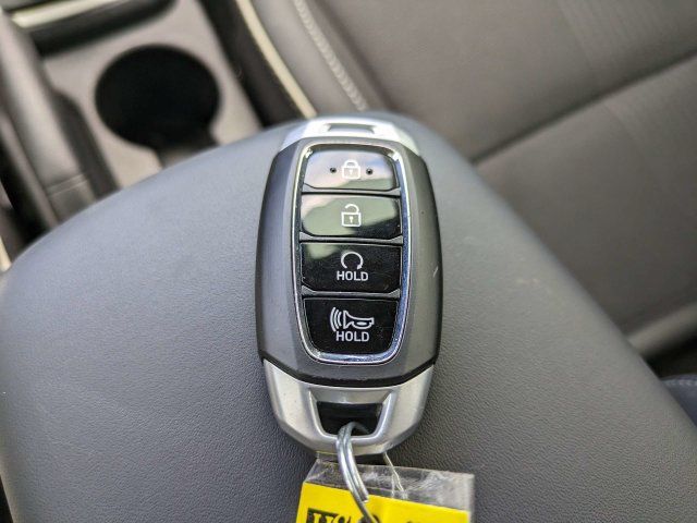 Certified 2024 Hyundai Venue Limited FWD image 31