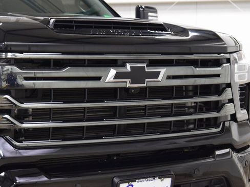 Used 2024 Chevrolet Silverado 2500 High Country w/ High Country Premium Package image 11