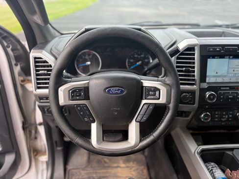 Used 2017 Ford F250 Lariat w/ Lariat Ultimate Package AWD/4WD image 23