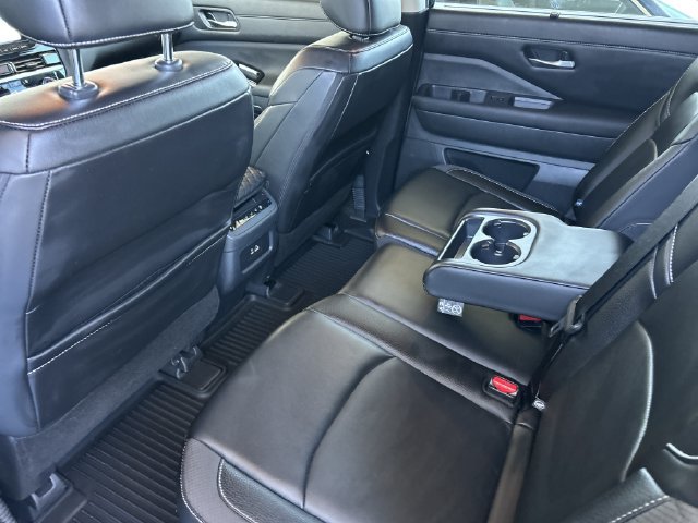 Used 2025 Nissan Pathfinder SL FWD image 29