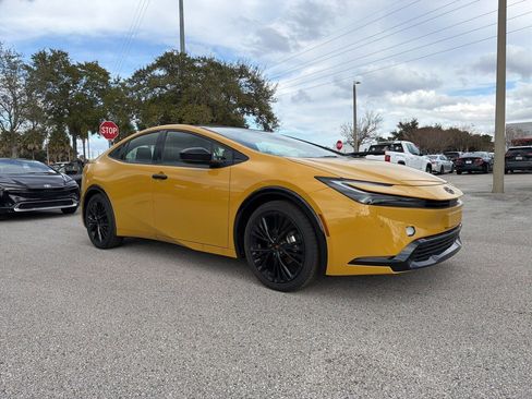 Used 2025 Toyota Prius XLE image 7