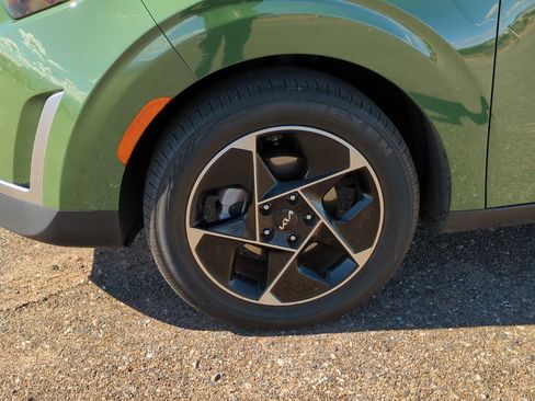 Used 2023 Kia Soul EX image 11