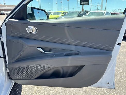 Certified 2025 Hyundai Elantra SEL FWD image 36
