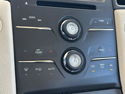 Used 2017 Ford Taurus SEL w/ Equipment Group 201A FWD image 20