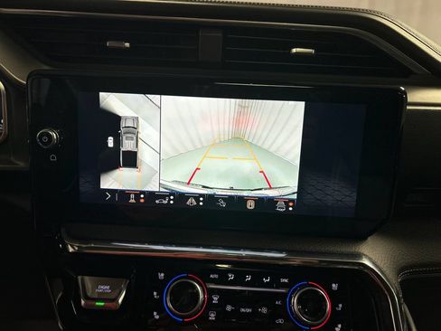 Used 2024 GMC Sierra 1500 Denali w/ Technology Package AWD/4WD image 18