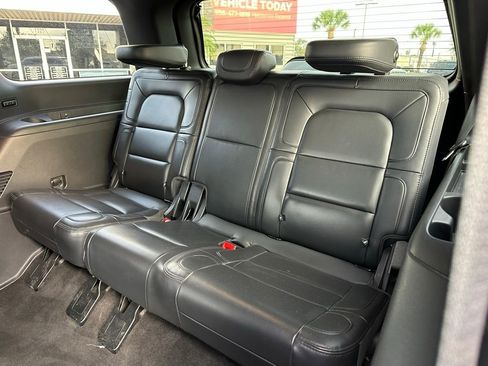 Used 2022 Lincoln Navigator Reserve image 18