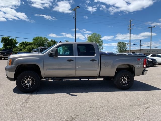 Used 2013 GMC Sierra 2500 SLE w/ SLE Preferred Package AWD/4WD image 4
