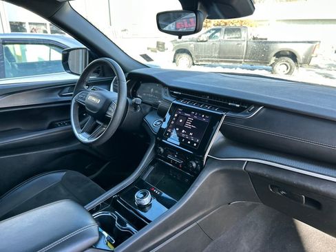 Used 2023 Jeep Grand Cherokee L Laredo image 33