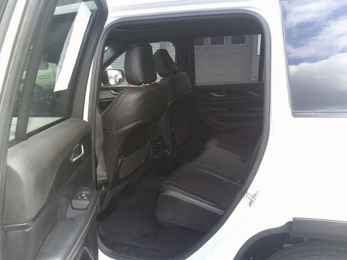 Used 2023 Jeep Grand Cherokee Altitude AWD/4WD image 23