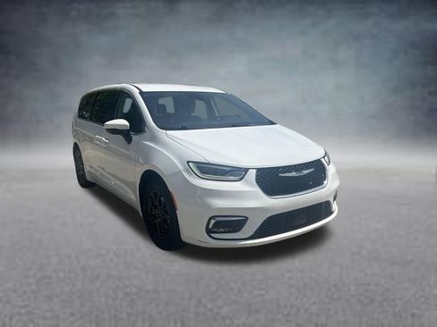 Used 2023 Chrysler Pacifica Touring-L FWD image 7