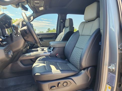Used 2025 Chevrolet Silverado 2500 ZR2 w/ Technology Package AWD/4WD image 3