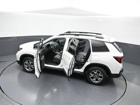 Certified 2023 Honda Passport TrailSport image 44
