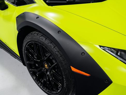 Used 2024 Lamborghini Huracan Sterrato AWD/4WD image 32