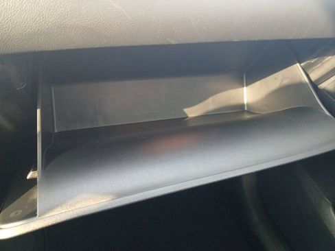 Used 2022 Kia Sorento LX image 11