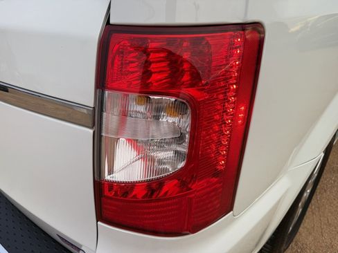 Used 2015 Chrysler Town & Country Touring w/ Driver Convenience Group image 13