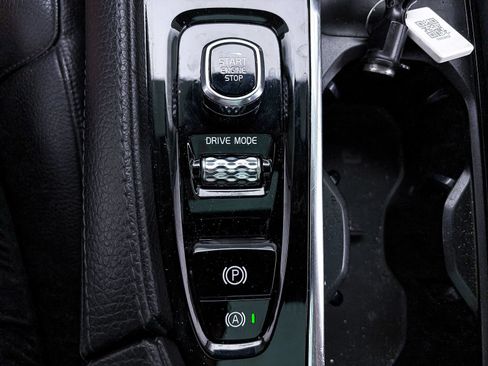 Used 2021 Volvo XC90 T8 Inscription Expression w/ Protection Package Premier AWD/4WD image 32
