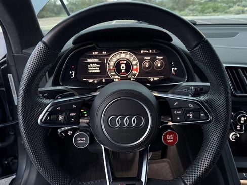 Used 2018 Audi R8 V10 w/ Premium Package image 6