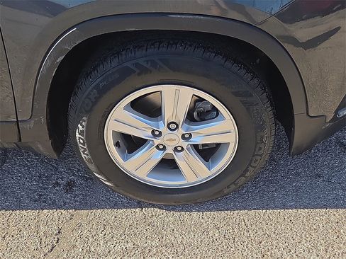 Used 2018 Chevrolet Trax LT w/ LT Convenience Package image 7