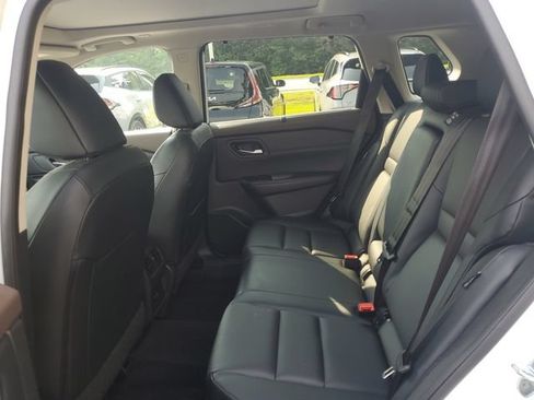 Used 2023 Nissan Rogue SV w/ SV Premium B Package FWD image 9