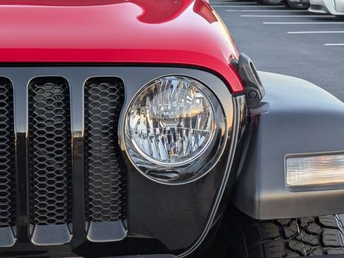 Used 2022 Jeep Wrangler Willys image 9