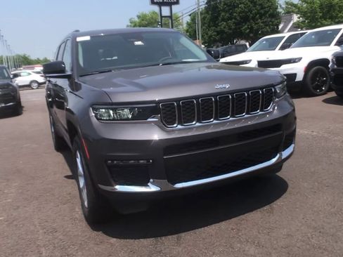 Used 2023 Jeep Grand Cherokee L Limited image 3