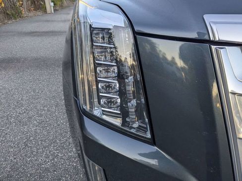 Used 2019 Cadillac Escalade Base image 10