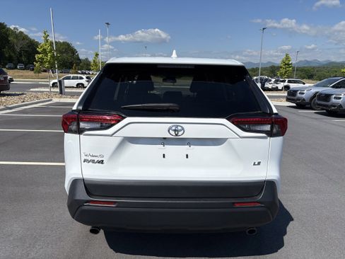 Used 2023 Toyota RAV4 LE FWD image 8