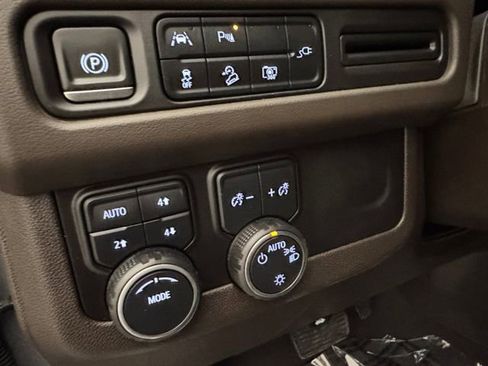 Used 2022 Chevrolet Tahoe Z71 w/ Luxury Package image 6