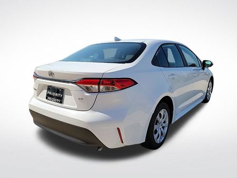 Used 2024 Toyota Corolla LE FWD image 5