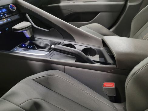 Used 2024 Hyundai Elantra SEL FWD image 26