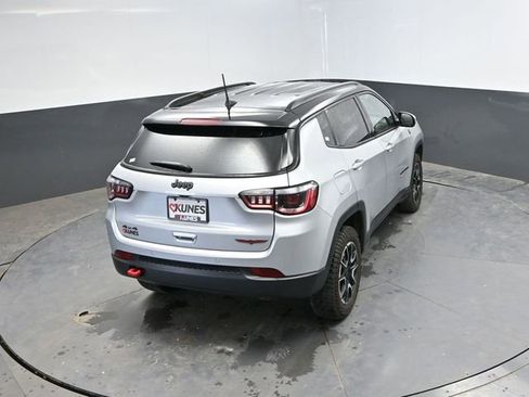 Used 2025 Jeep Compass Trailhawk AWD/4WD image 37