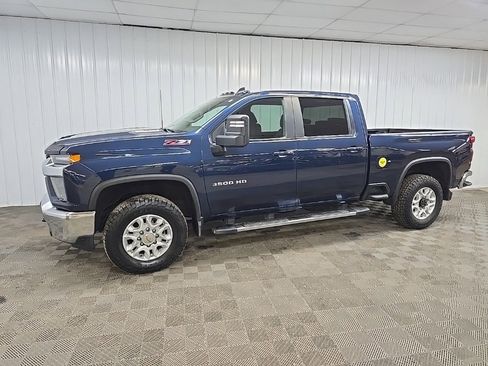 Used 2022 Chevrolet Silverado 3500 LT w/ Convenience Package image 6