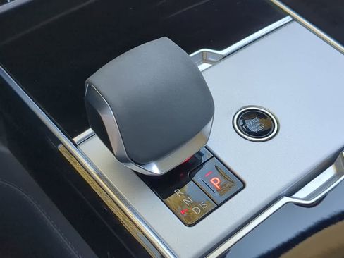 New 2025 Land Rover Range Rover Long Wheelbase Autobiography image 34