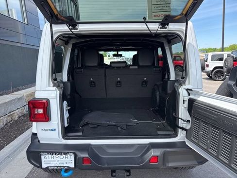 Used 2023 Jeep Wrangler Unlimited Sahara w/ Cold Weather Group AWD/4WD image 5