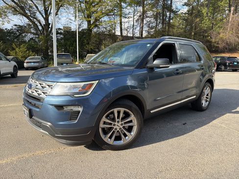 Used 2019 Ford Explorer XLT w/ Equipment Group 201A image 5