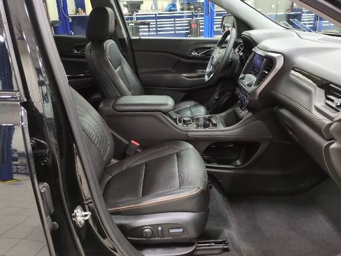 Used 2023 GMC Acadia AT4 w/ Technology Package image 9