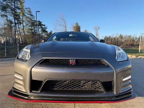 Used 2015 Nissan GT-R Black Edition image 4
