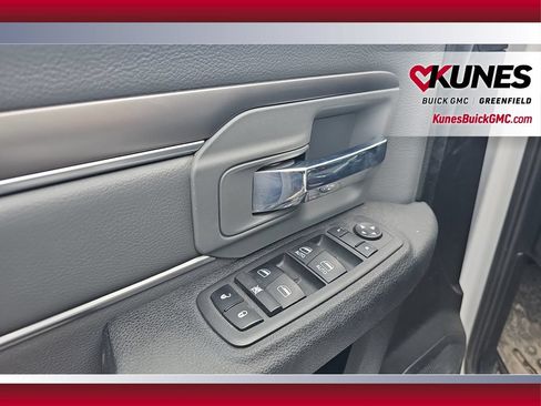 Used 2022 RAM 1500 Classic SLT AWD/4WD image 15