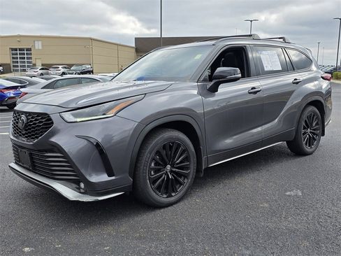 Used 2024 Toyota Highlander XSE image 7
