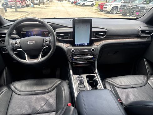 Used 2020 Ford Explorer Platinum w/ Premium Technology Package AWD/4WD image 10