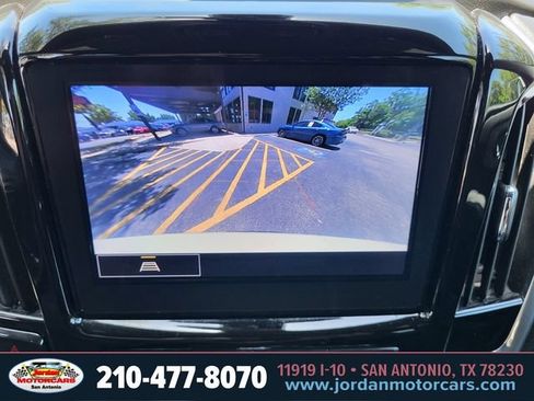Used 2023 Chevrolet Traverse LT FWD image 23