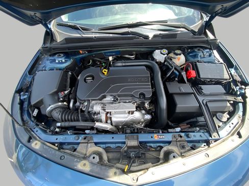 Used 2025 Chevrolet Malibu LT FWD image 4