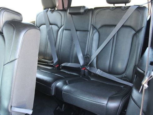Used 2024 Jeep Wagoneer Series II w/ Flexible Seating Group AWD/4WD image 16