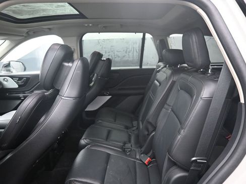 Used 2024 Lincoln Aviator Reserve w/ Equipment Group 201A AWD/4WD image 17