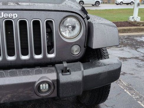 Used 2016 Jeep Wrangler Unlimited Sahara w/ Connectivity Group AWD/4WD image 9