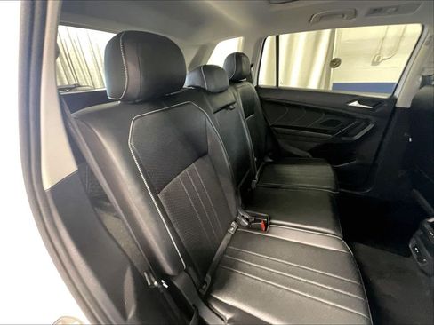 Used 2022 Volkswagen Tiguan SE AWD/4WD image 16