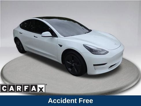 Used 2023 Tesla Model 3 Standard Range image 2