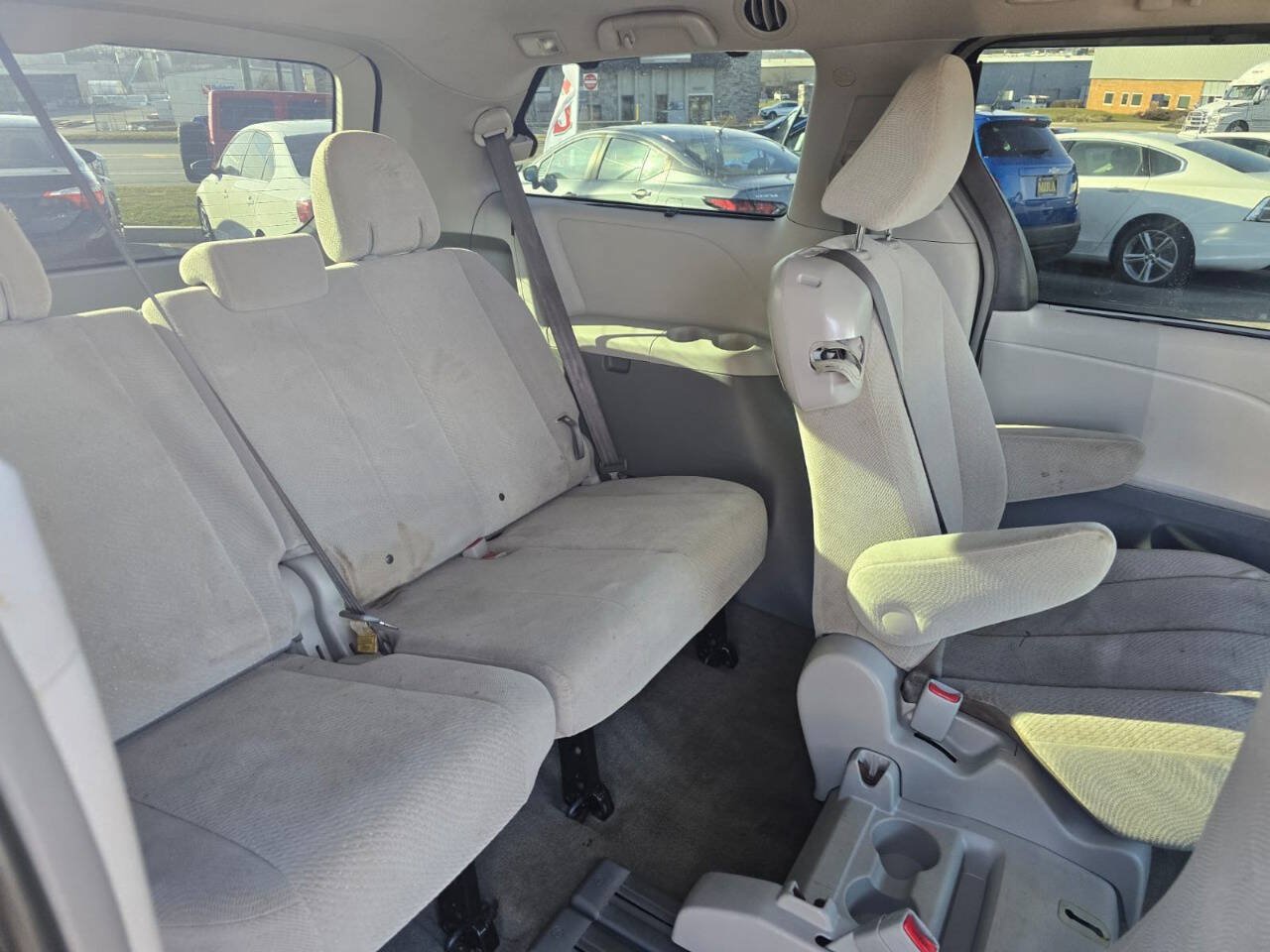 Used 2014 Toyota Sienna LE FWD image 39