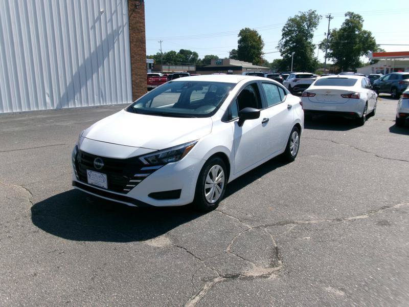 Used 2025 Nissan Versa S FWD image 14